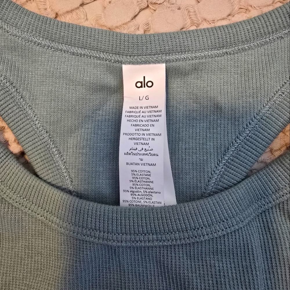 ✨️BNWT✨️ ALO Yoga Aspire Tank in Botanical Green - Picture 3 of 4
